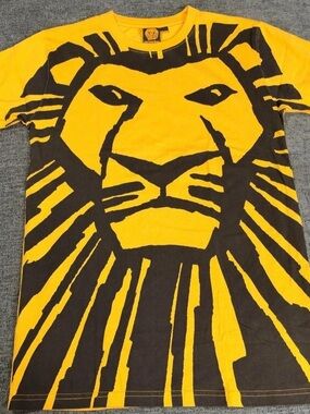 Lion King Disney Tshirt Mens Size Small Graphic Tee Vintage Yellow Broadway